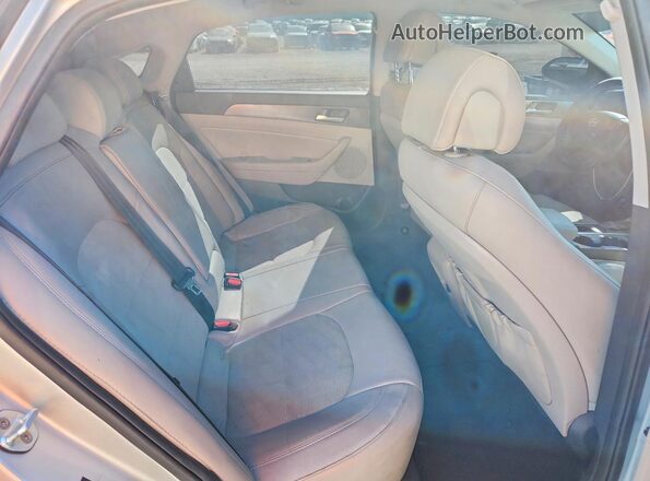 5NPE34AF5HH456887 2017 HYUNDAI SONATA Silver Widok tylnych siedzeń