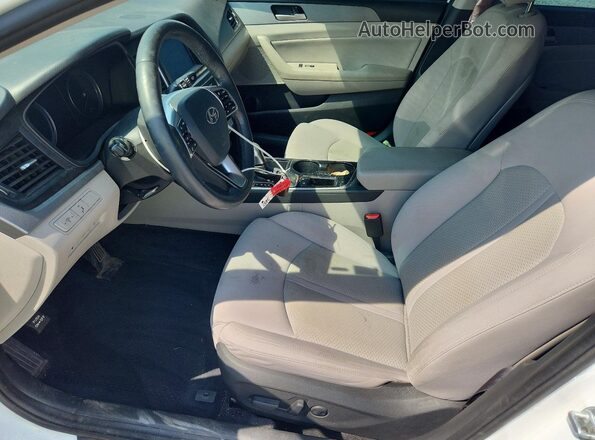 5NPE34AF5JH638739 2018 HYUNDAI SONATA White Սալոնի դիմացի տեսք
