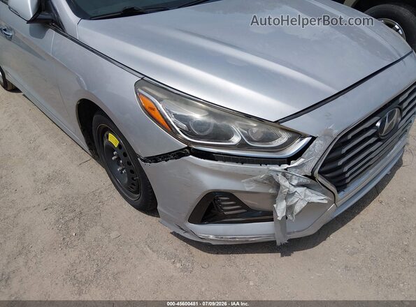 5NPE34AF5JH662667 2018 HYUNDAI SONATA Silver Widok z przodu