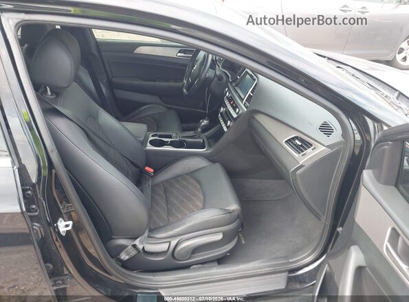 5NPE34AF5JH667576 2018 HYUNDAI SONATA Черный Вид салона спереди