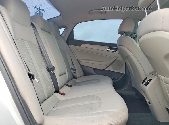 5NPE34AF5KH788027 2019 HYUNDAI SONATA Silver Widok tylnych siedzeń