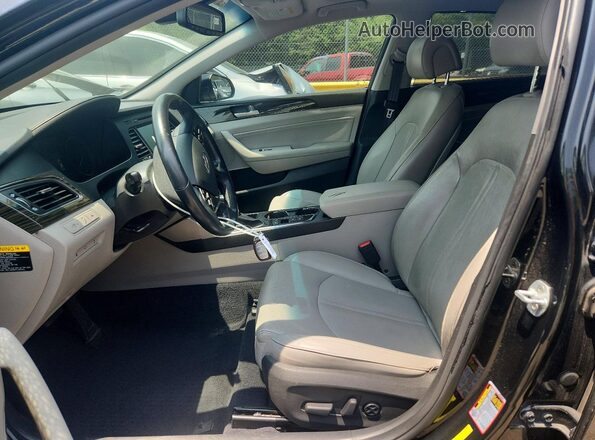 5NPE34AF6HH505840 2017 HYUNDAI SONATA Черный Вид салона спереди
