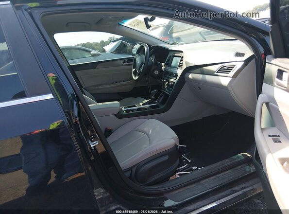 5NPE34AF6HH552852 2017 HYUNDAI SONATA Black Widok wnętrza z przodu