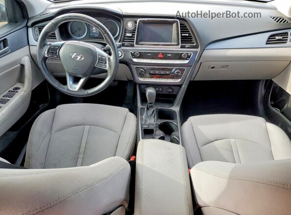 5NPE34AF6JH657896 2018 HYUNDAI SONATA Silver Widok deski rozdzielczej