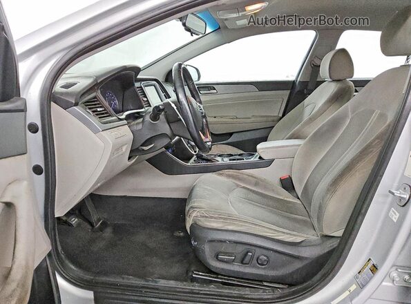 5NPE34AF6KH775688 2019 HYUNDAI SONATA Silver Widok wnętrza z przodu