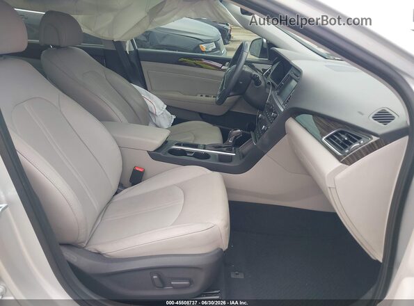 5NPE34AF7HH586654 2017 HYUNDAI SONATA Silver Front interior view
