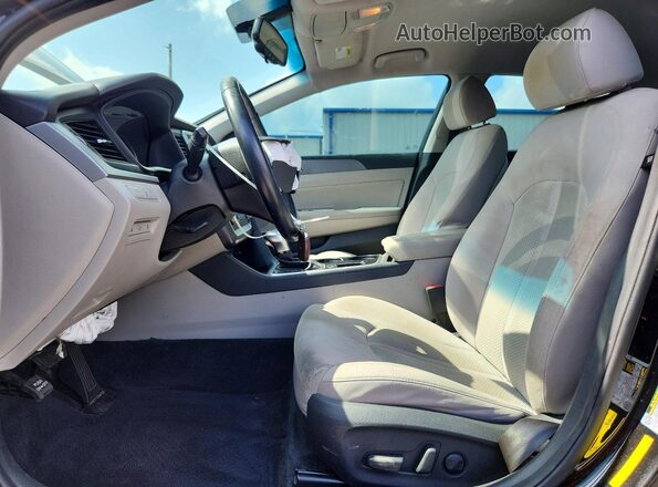 5NPE34AF7JH639617 2018 HYUNDAI SONATA Black Front interior view