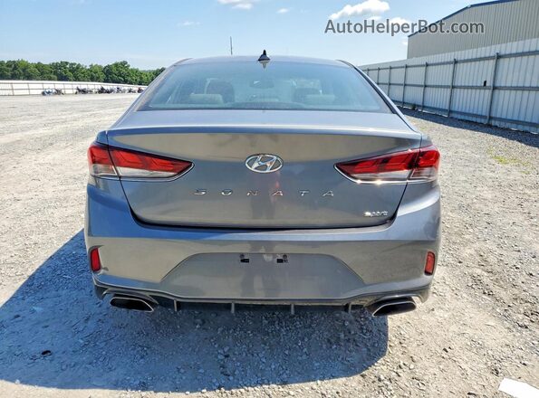 5NPE34AF7JH677946 2018 HYUNDAI SONATA Серый Вид сзади