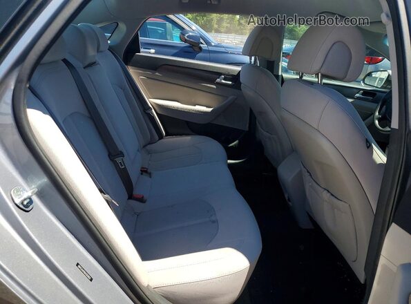 5NPE34AF8GH283803 2016 HYUNDAI SONATA Silver Rear seats view