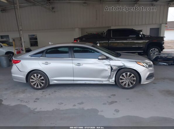 5NPE34AF8GH426409 2016 HYUNDAI SONATA Silver Rear interior view