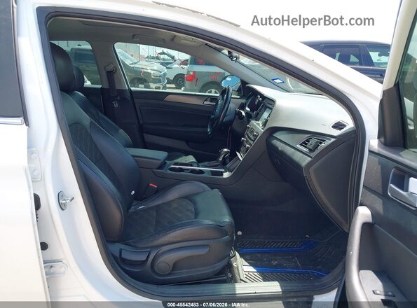 5NPE34AF8HH543134 2017 HYUNDAI SONATA White Front interior view