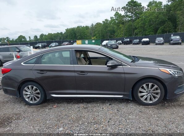 5NPE34AF8HH561195 2017 HYUNDAI SONATA Brown Սալոնի հետևի տեսք
