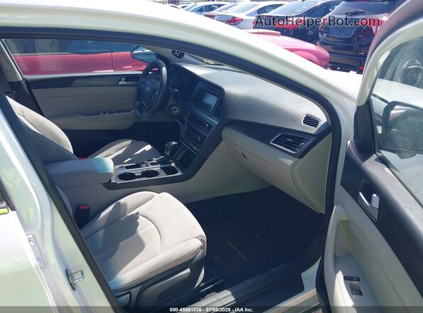 5NPE34AF9HH445181 2017 HYUNDAI SONATA White Widok wnętrza z przodu