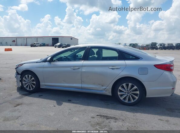5NPE34AF9HH544339 2017 HYUNDAI SONATA Silver Rear interior view