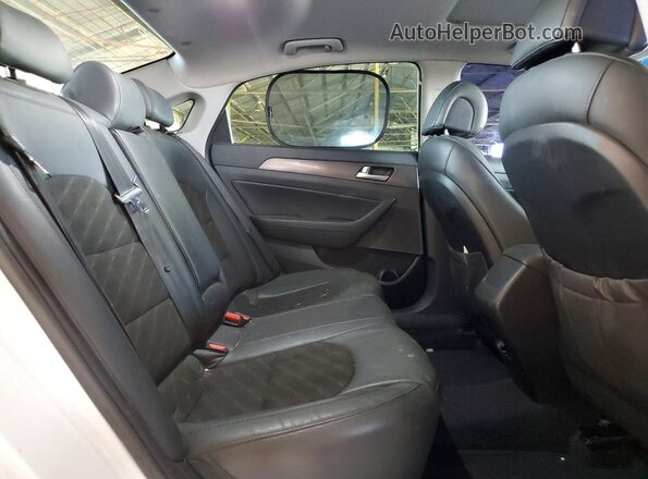 5NPE34AF9HH596165 2017 HYUNDAI SONATA White Widok tylnych siedzeń