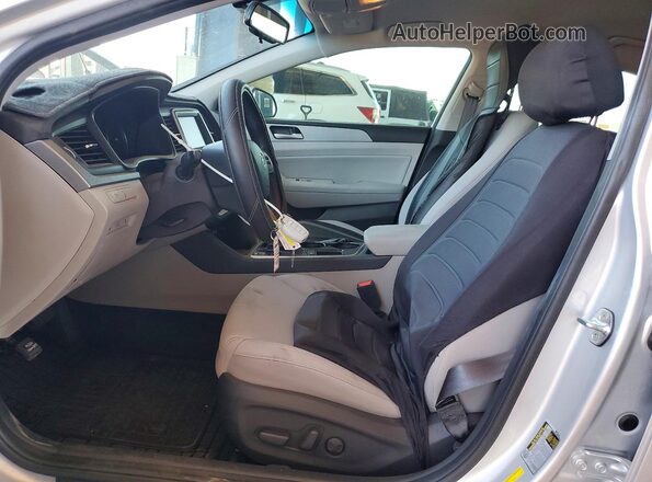 5NPE34AF9JH657889 2018 HYUNDAI SONATA Silver Widok wnętrza z przodu