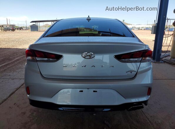 5NPE34AF9JH657889 2018 HYUNDAI SONATA Silver Widok z tyłu