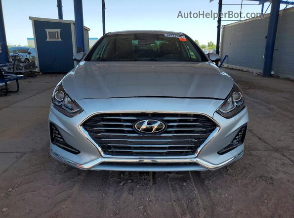 5NPE34AF9JH657889 2018 HYUNDAI SONATA Silver Widok z przodu
