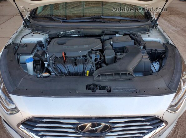 5NPE34AF9JH657889 2018 HYUNDAI SONATA Silver Widok wnętrza z tyłu