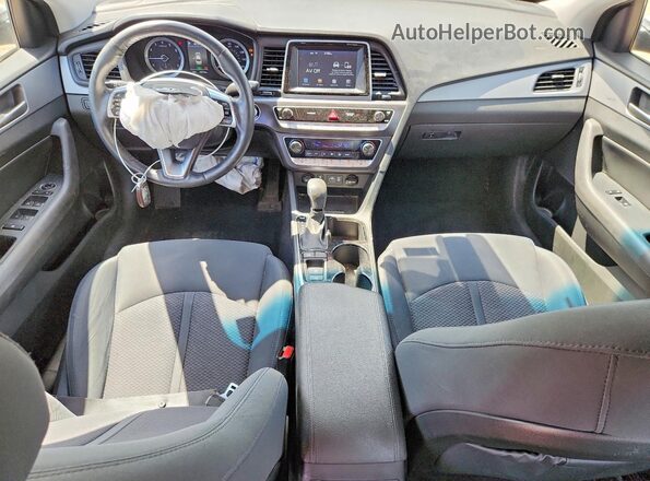 5NPE34AF9JH710588 2018 HYUNDAI SONATA White Widok deski rozdzielczej