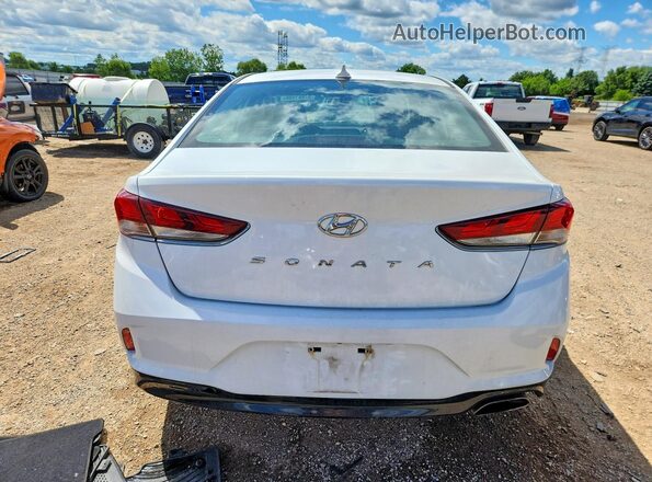 5NPE34AF9JH710588 2018 HYUNDAI SONATA White Widok z tyłu