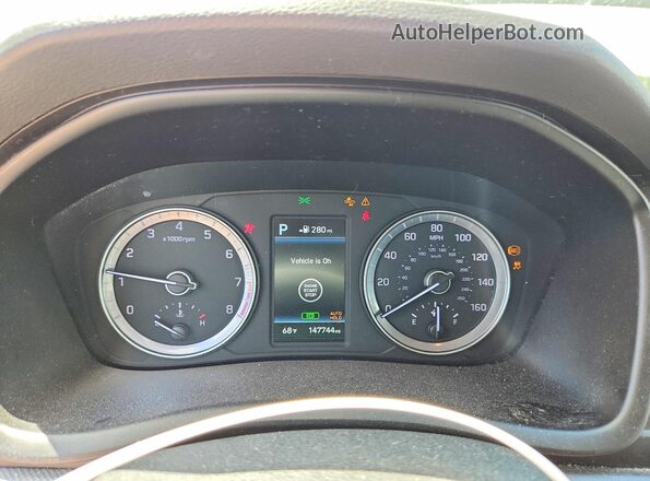 5NPE34AF9JH710588 2018 HYUNDAI SONATA White Widok zestawu wskaźników