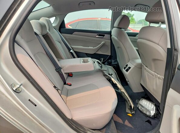 5NPE34AF9KH804715 2019 HYUNDAI SONATA Silver Widok tylnych siedzeń