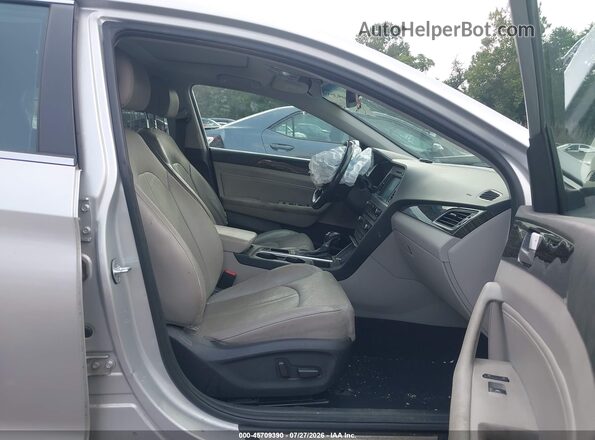 5NPE34AFXHH587894 2017 HYUNDAI SONATA Silver Вид салону спереду