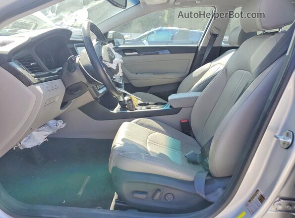 5NPE34AFXKH737722 2019 HYUNDAI SONATA Серебряный Вид салона спереди