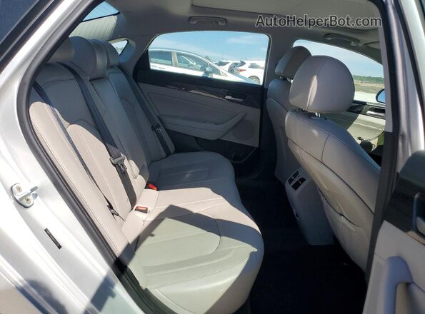 5NPE34AFXKH737722 2019 HYUNDAI SONATA Серебряный Вид задних сидений