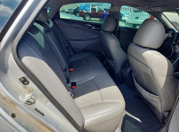 5NPEC4AC7BH199731 2011 HYUNDAI SONATA Silver უკანა სავარძლების ხედი