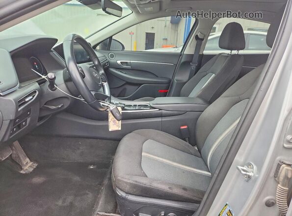 5NPEF4JA3MH092264 2021 HYUNDAI SONATA Серебряный Вид салона спереди