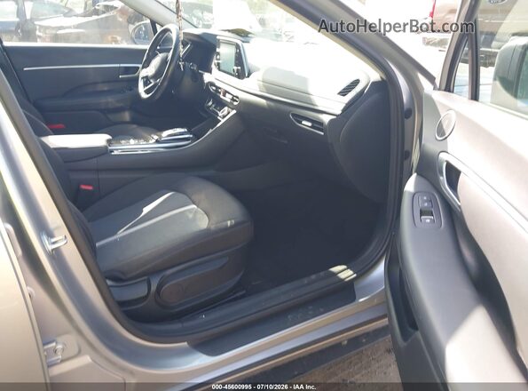 5NPEF4JA8MH109172 2021 HYUNDAI SONATA Серебряный Вид салона спереди