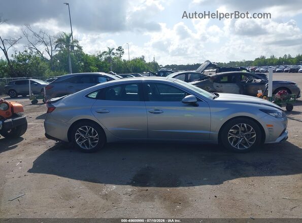 5NPEF4JA8MH109172 2021 HYUNDAI SONATA Серебряный Вид задней части салона