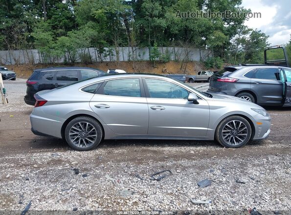 5NPEH4J21LH047101 2020 HYUNDAI SONATA Silver Սալոնի հետևի տեսք