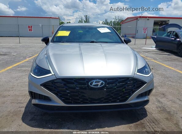 5NPEJ4J25LH017166 2020 HYUNDAI SONATA Silver Widok zestawu wskaźników