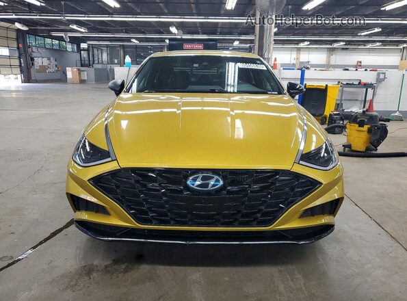 5NPEJ4J25MH064313 2021 HYUNDAI SONATA Yellow Widok z przodu