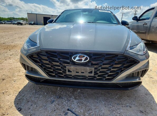 5NPEJ4J25NH140937 2022 HYUNDAI SONATA Gray Դիմացի տեսք
