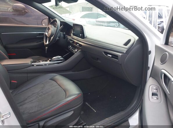 5NPEJ4J27MH109896 2021 HYUNDAI SONATA White წინა სალონის ხედი