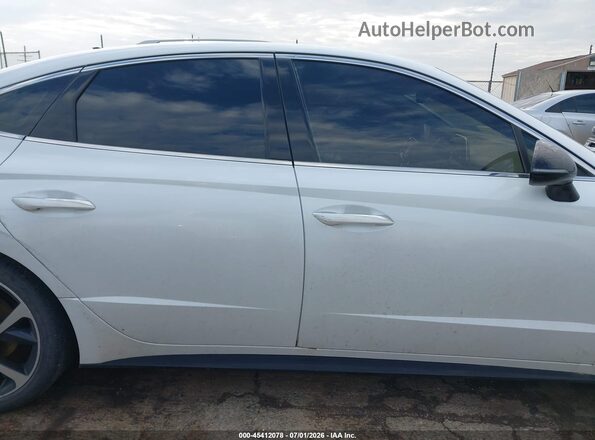 5NPEJ4J27MH109896 2021 HYUNDAI SONATA White უკანა სალონის ხედი
