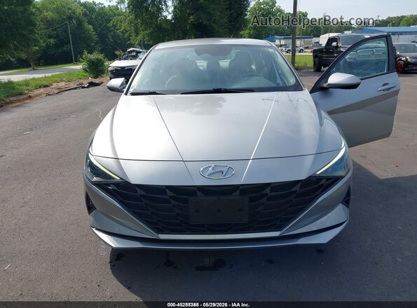 5NPLL4AG0MH042913 2021 HYUNDAI ELANTRA Серебряный Вид спереди