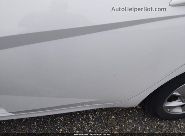 5NPLL4AG1MH048445 2021 HYUNDAI ELANTRA White Widok z przodu