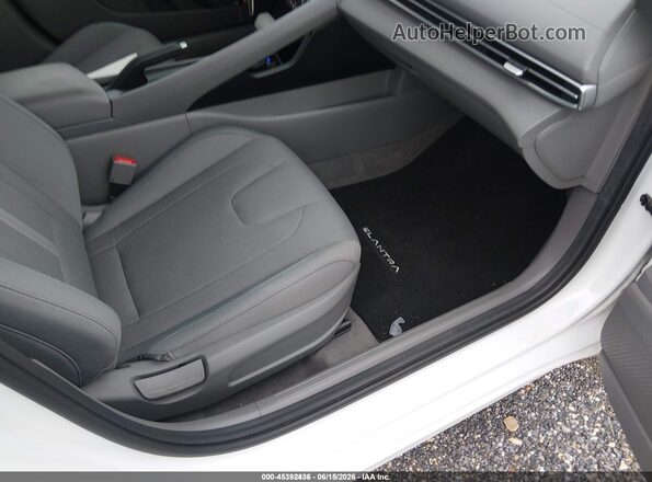 5NPLL4AG1MH048445 2021 HYUNDAI ELANTRA White Widok wnętrza z przodu