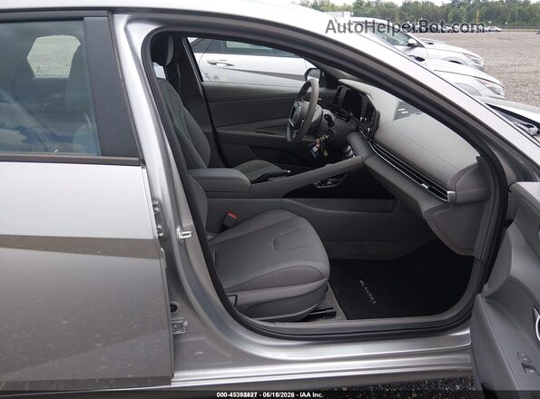5NPLL4AG1MH049188 2021 HYUNDAI ELANTRA Silver წინა სალონის ხედი