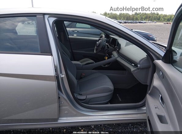 5NPLL4AG2MH047398 2021 HYUNDAI ELANTRA Silver Вид салону спереду