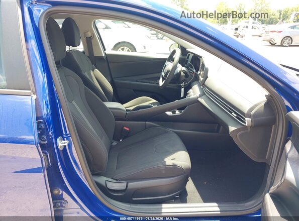 5NPLL4AG2NH084369 2022 HYUNDAI ELANTRA Синий Вид салона спереди