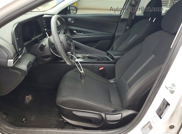 5NPLL4AG5MH034693 2021 HYUNDAI ELANTRA White Front interior view