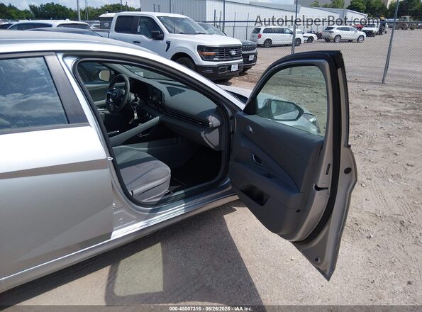 5NPLL4AG5MH049632 2021 HYUNDAI ELANTRA Silver Widok wnętrza z przodu