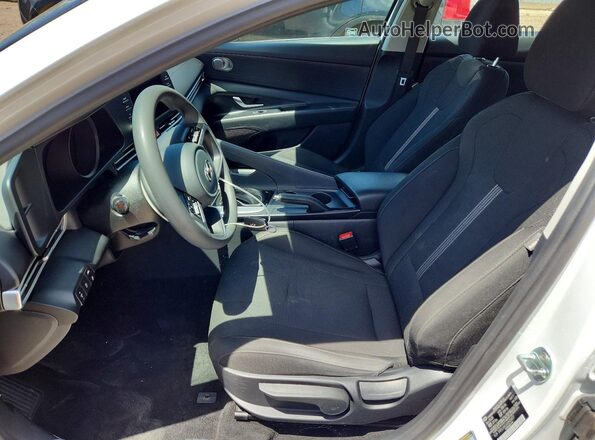 5NPLL4AG6MH014727 2021 HYUNDAI ELANTRA White Вид салону спереду