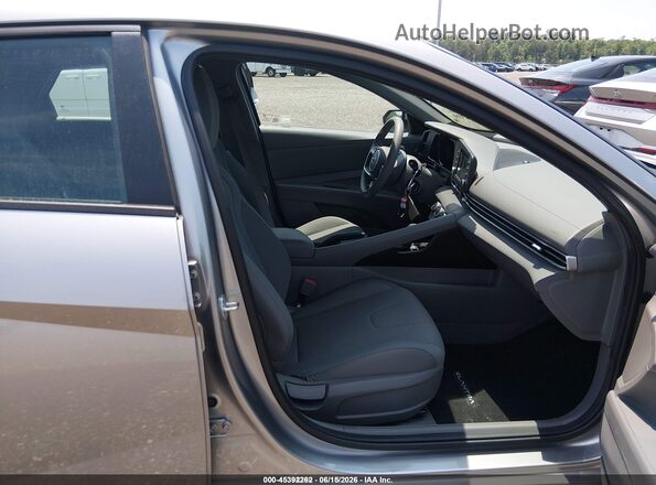 5NPLL4AG7MH049275 2021 HYUNDAI ELANTRA Silver Вид салону спереду